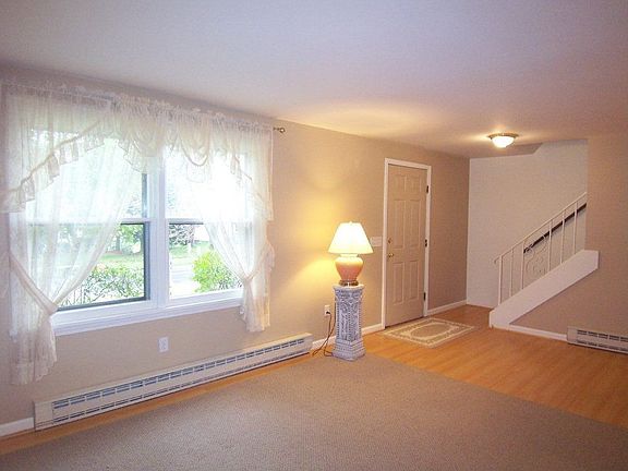 3rd image of 57 Williamsburg Dr