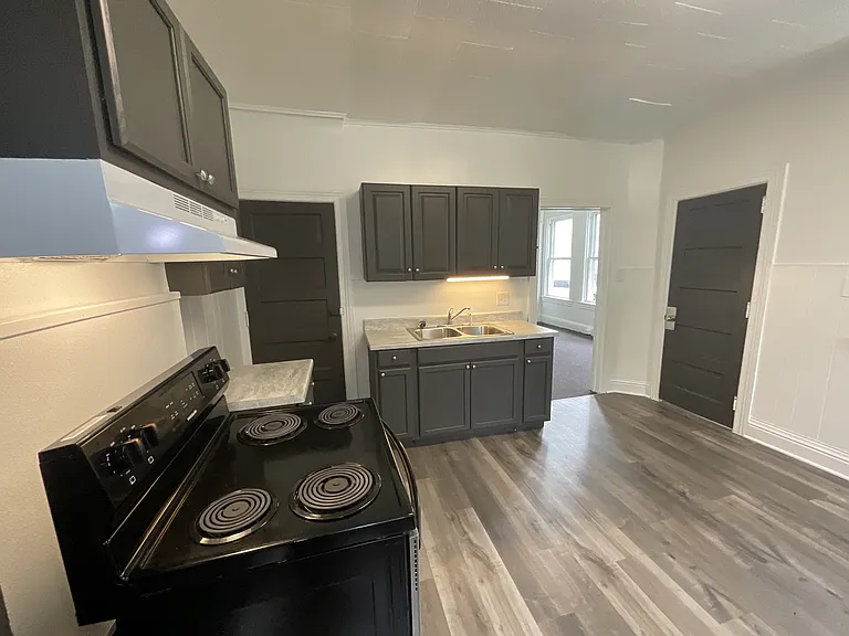 631 Wallace St — Photo 3