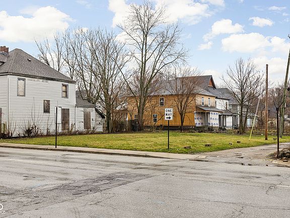 2nd image of 2041 E Michigan St