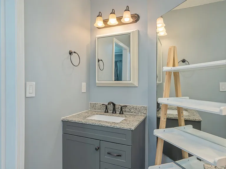 804 Sparkleberry Cv — Photo 17