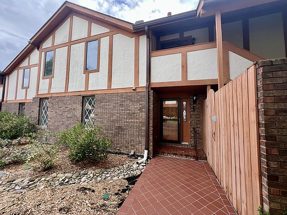 1402 Fleetwood Plaza with Sunset Mountain View's