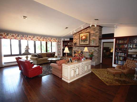 3rd image of 927 County Road 3112