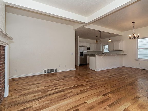 4th image of 145 Daly Ave