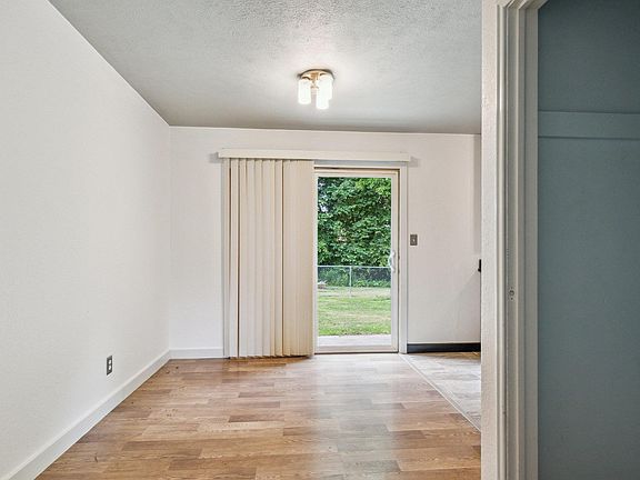 5th image of 27847 Crestview Dr