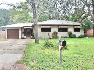 211 Greenbrier Dr NE, Fort Walton Beach, FL 32547