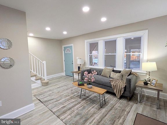 3rd image of 907 W 25th St