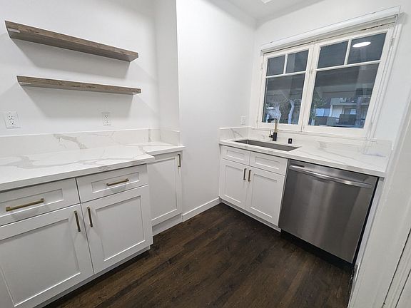 3rd image of 552 S Oakland Ave APT 6