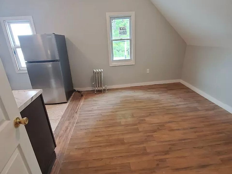 1st image of 439 Summer Ave Floor 3