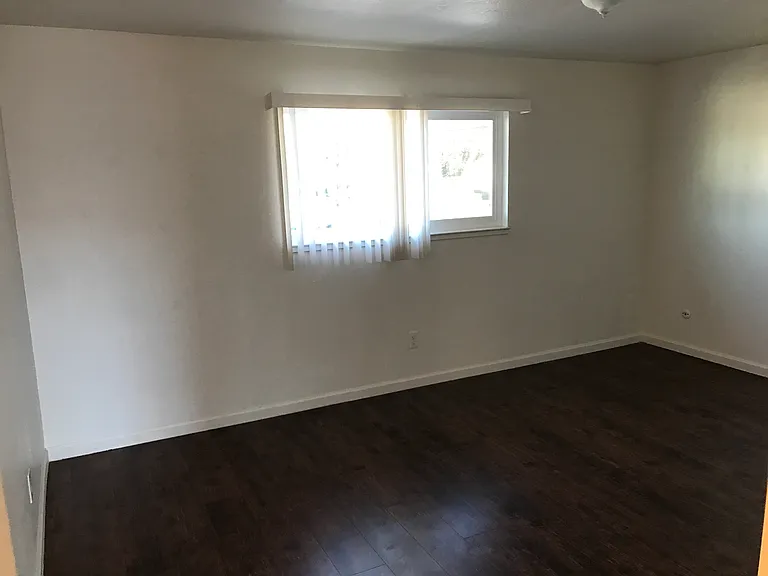 Plaza Garden Apts. — Photo 15