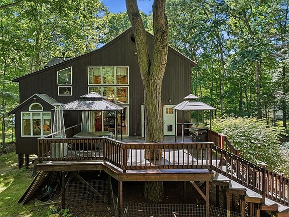 3rd image of 41 Apple Rd