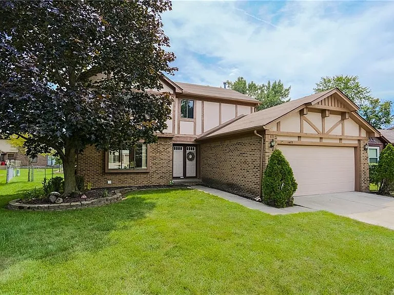 1477 Fairfax Dr — Photo 2