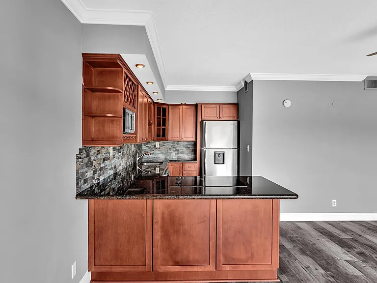 833 NE 18th Ct #3 — Photo 7