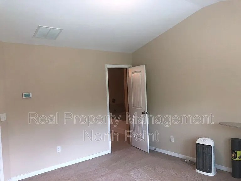 1175 Hampton Oaks Dr — Photo 14