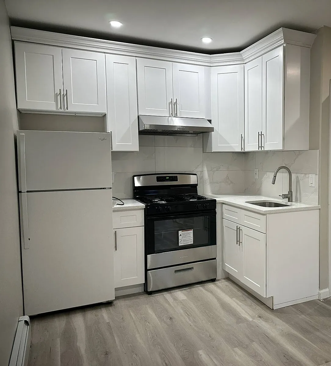 Building Photo - 1765 W 9th St #2