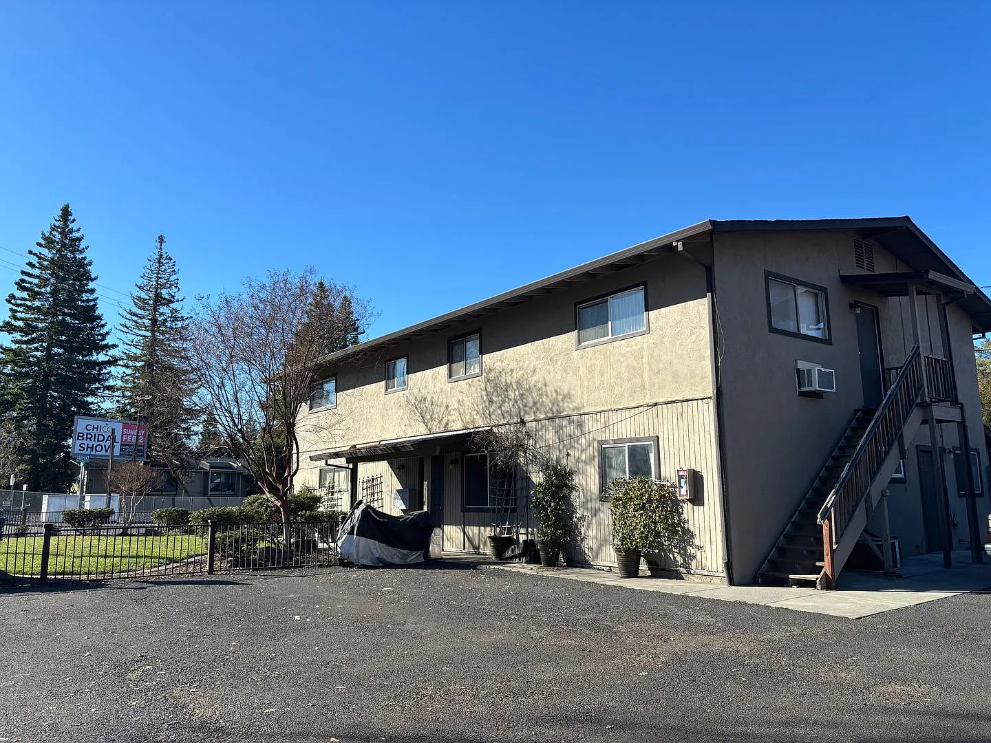 0784 - 846 W Sacramento Ave — Photo 1