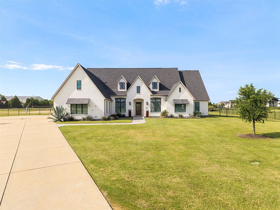 1st image of 293 Claire Ct