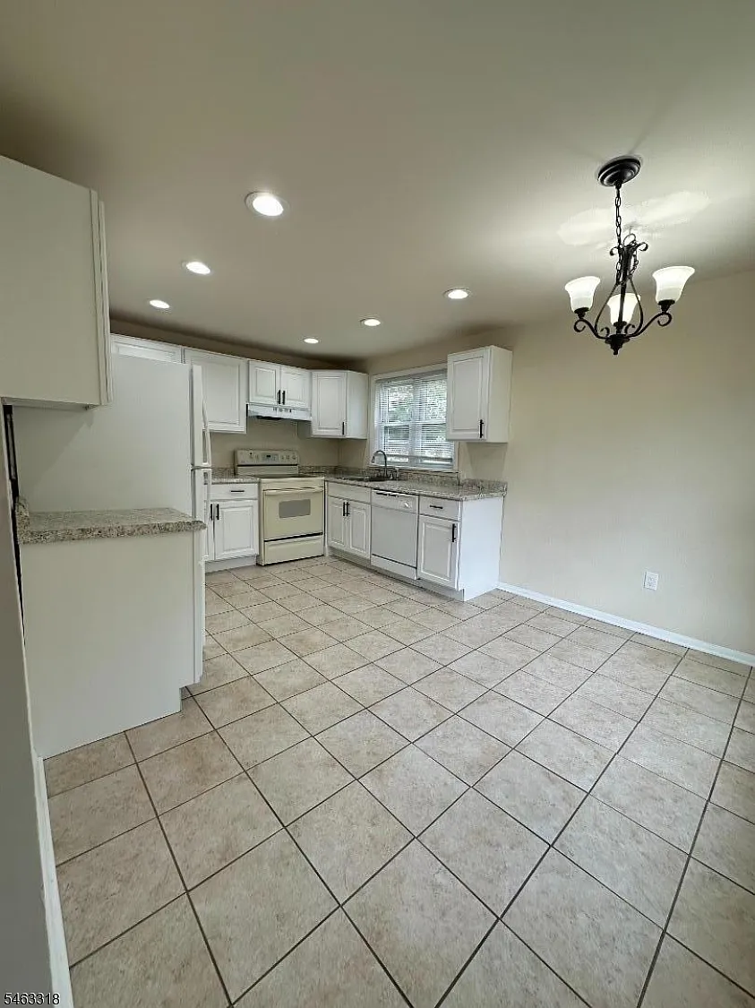 3 bed, 2.0 bath, $3,000 — Photo 2