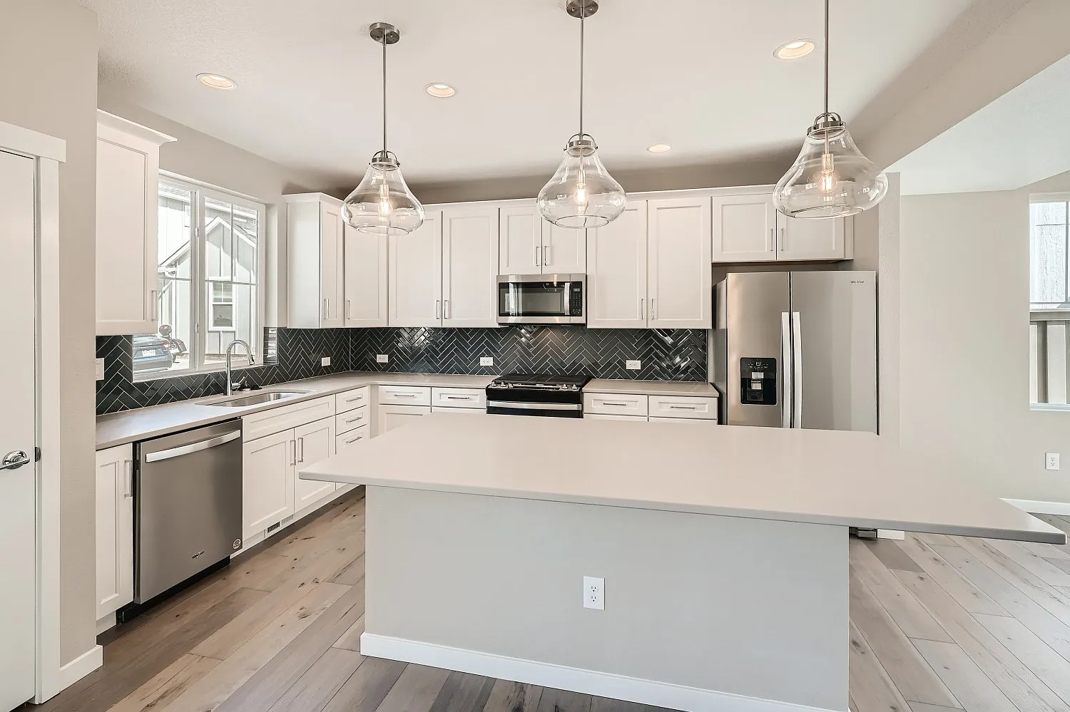 3 bed, 2028 sqft, $2,700 — Photo 3