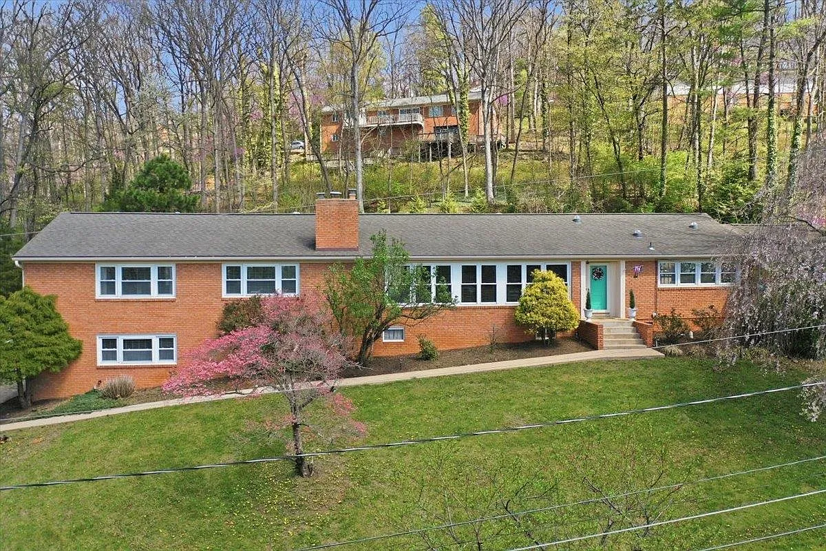 1229 Woodcrest Cir photo 1