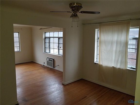 4th image of 1627 S Cove Blvd