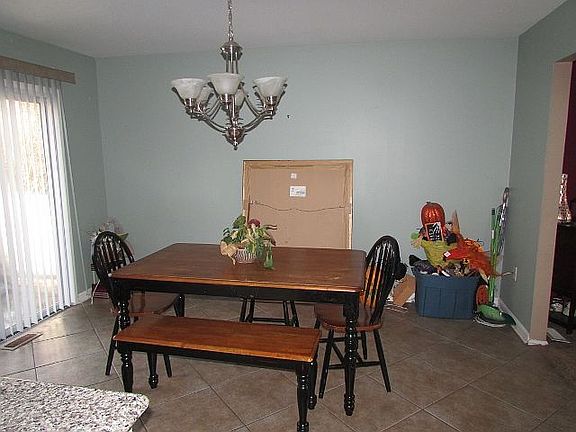 4th image of 9 Pin Oak Ct