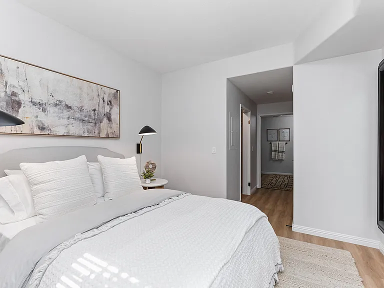Atrio Burbank Apartments — Photo 37