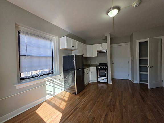 2nd image of 1175 Chapel St #203