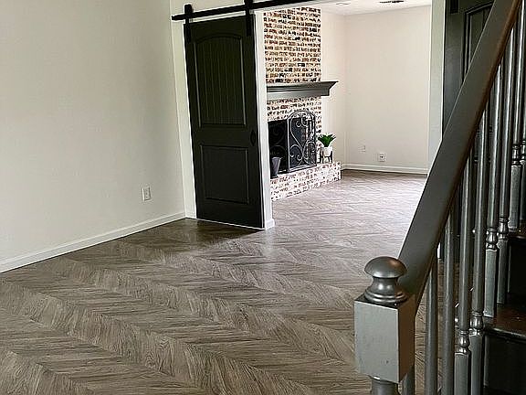 Living room/into hearth room