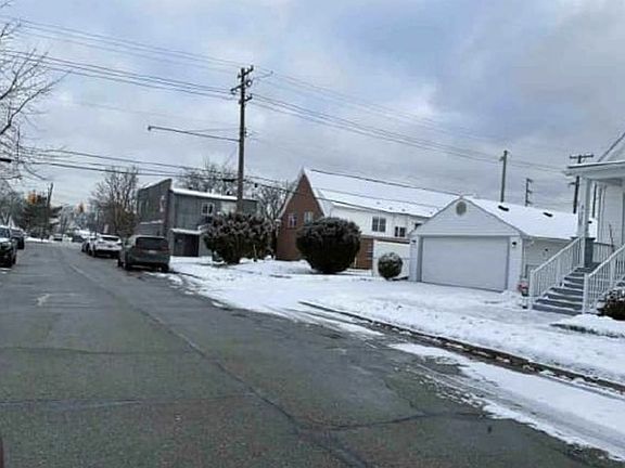 Exterior Neighborhood (street photo)