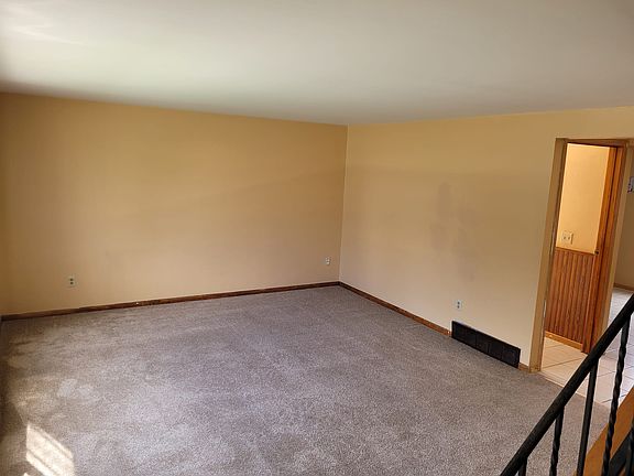 5th image of 122 Lemoine Ave