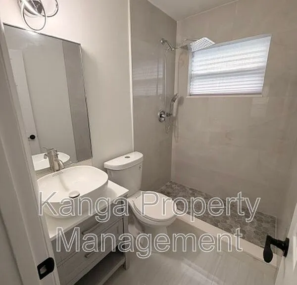 968 W 9th St #B2 — Photo 15