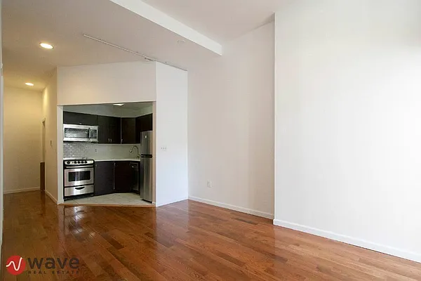 Rented by Wave Real Estate Group | media 14