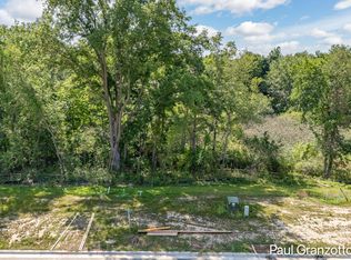 3044 Creek Dr SE, Grand Rapids, MI 49512