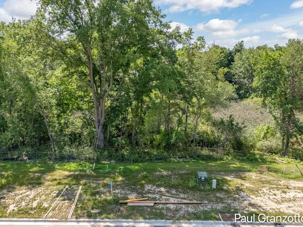 3044 Creek Dr SE, Grand Rapids, MI 49512
