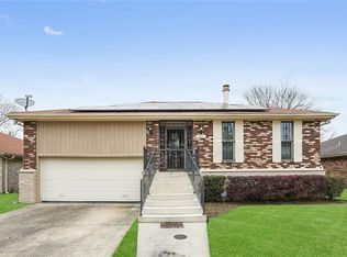7801 Sandy Cove Dr, New Orleans, LA 70128