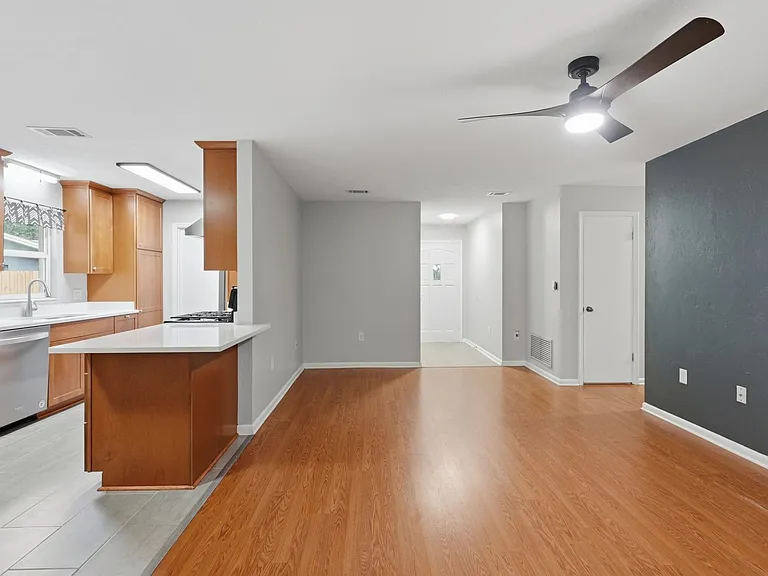 3309 NW 18th St — Photo 5