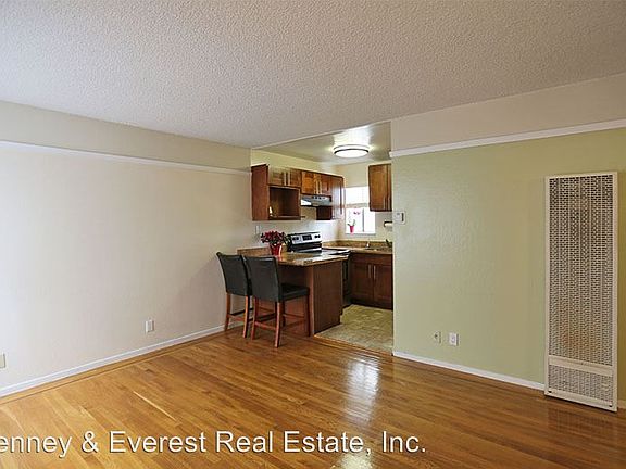 2nd image of 244 Grattan St APT 2