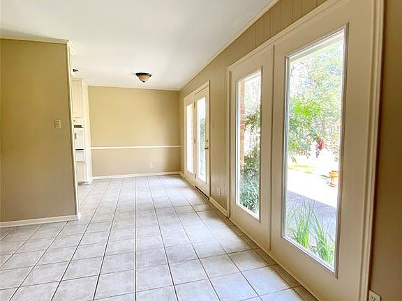 4th image of 2017 Mimosa Dr
