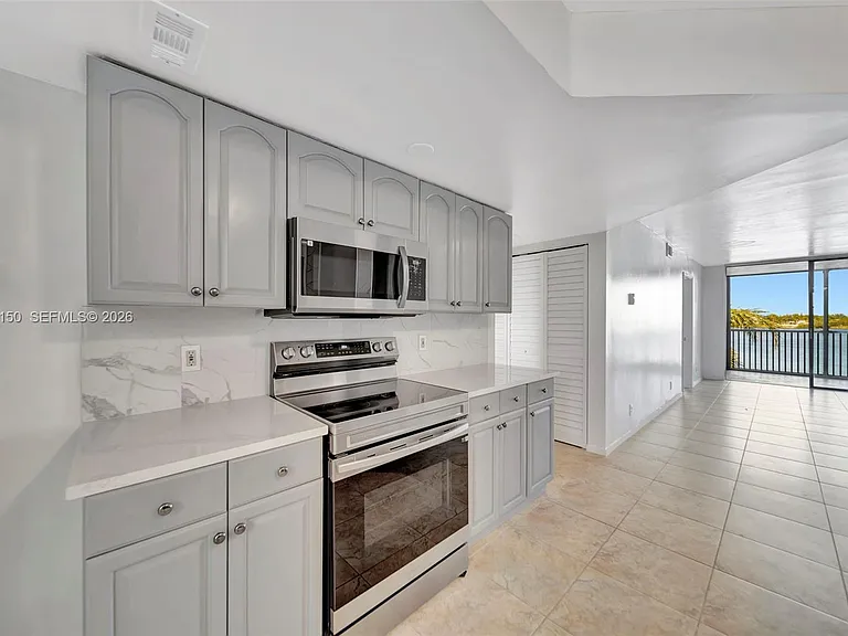 117 Lake Emerald Dr #408 — Photo 7