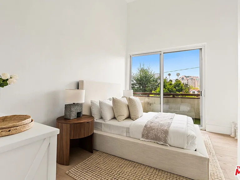 1277 S Beverly Glen Blvd #408 — Photo 29
