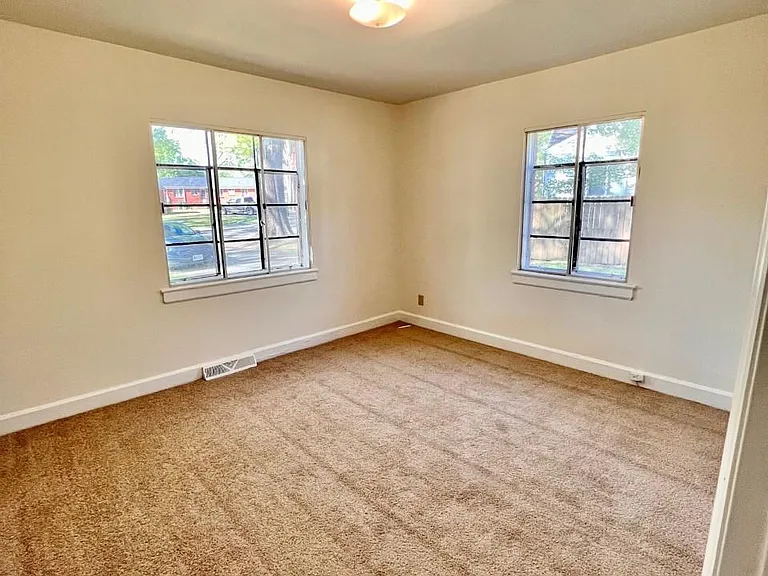 312 Elmhurst Rd — Photo 9