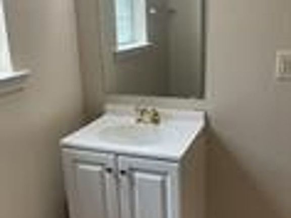 5th image of 688 N 39th St