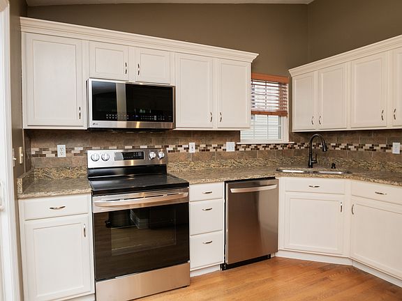 4th image of 405 Galway Dr