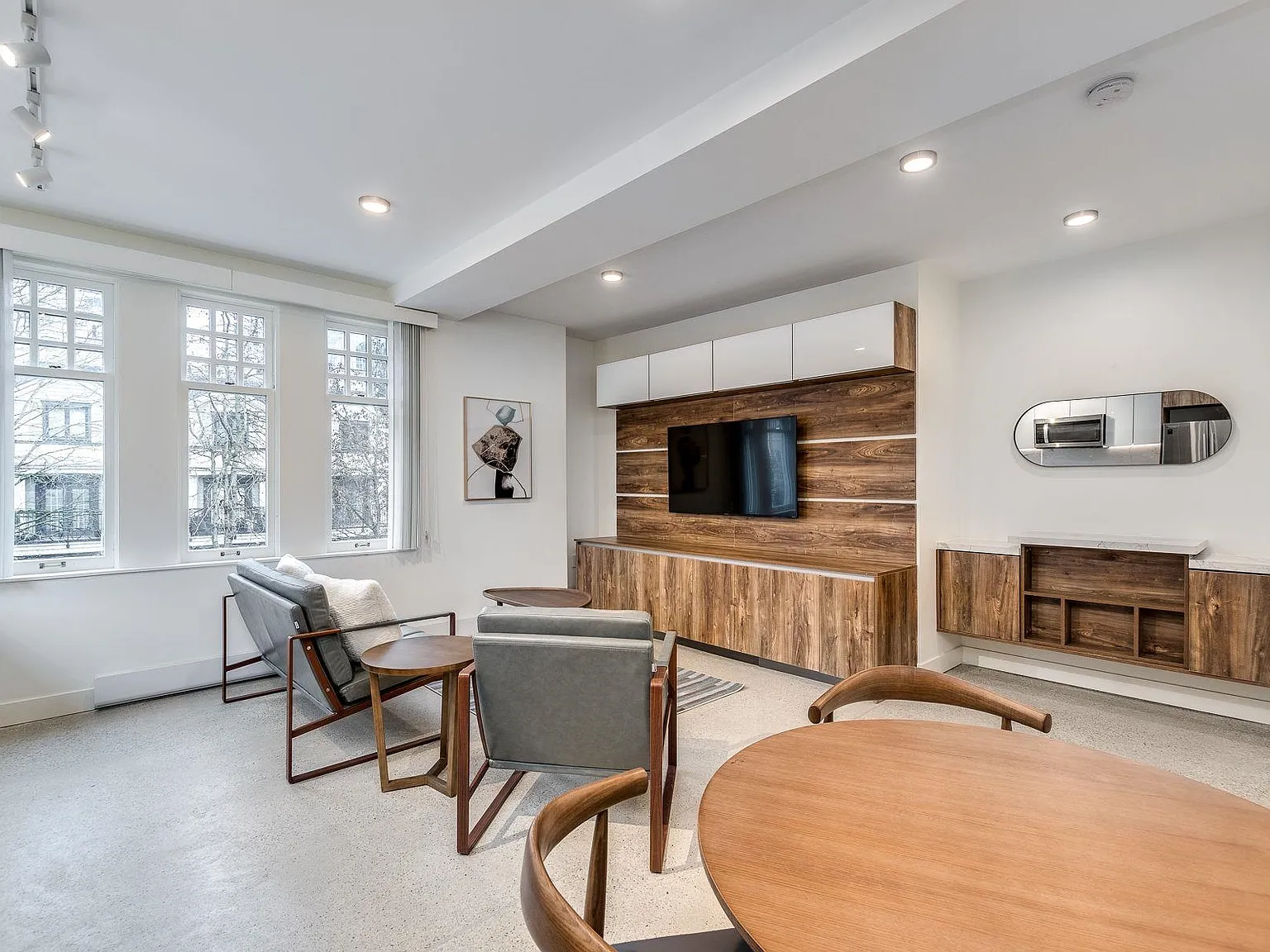 2 bed, 765 sqft, $3,890 — Photo 1