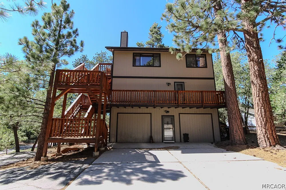 2 bed, 2.5 bath, 1680 sqft, $1,900 — Photo 2