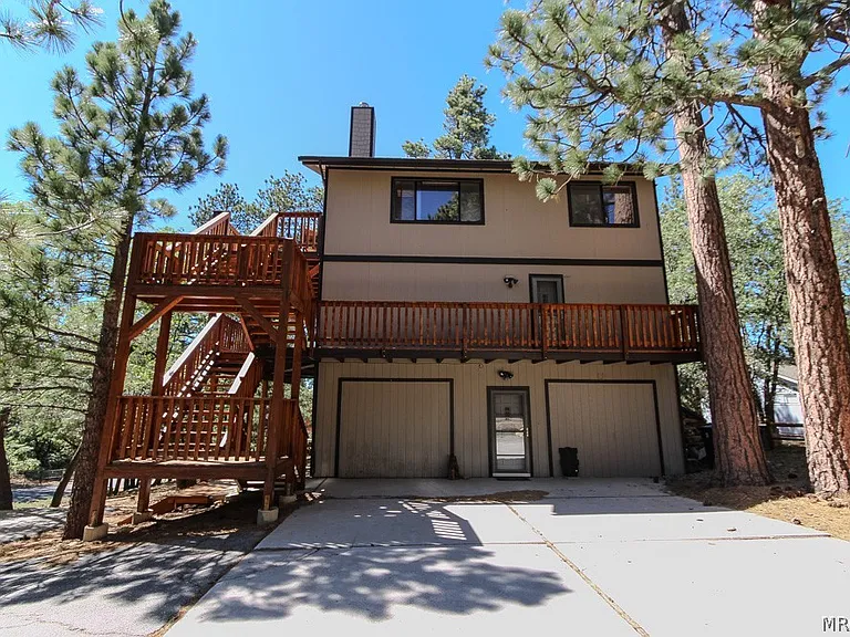 1772 Columbine Dr — Photo 2