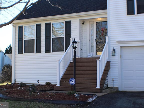 2nd image of 10 Westbrook Ln