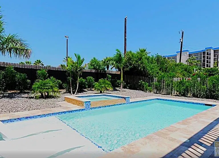 120 E Sunset Dr — Photo 2
