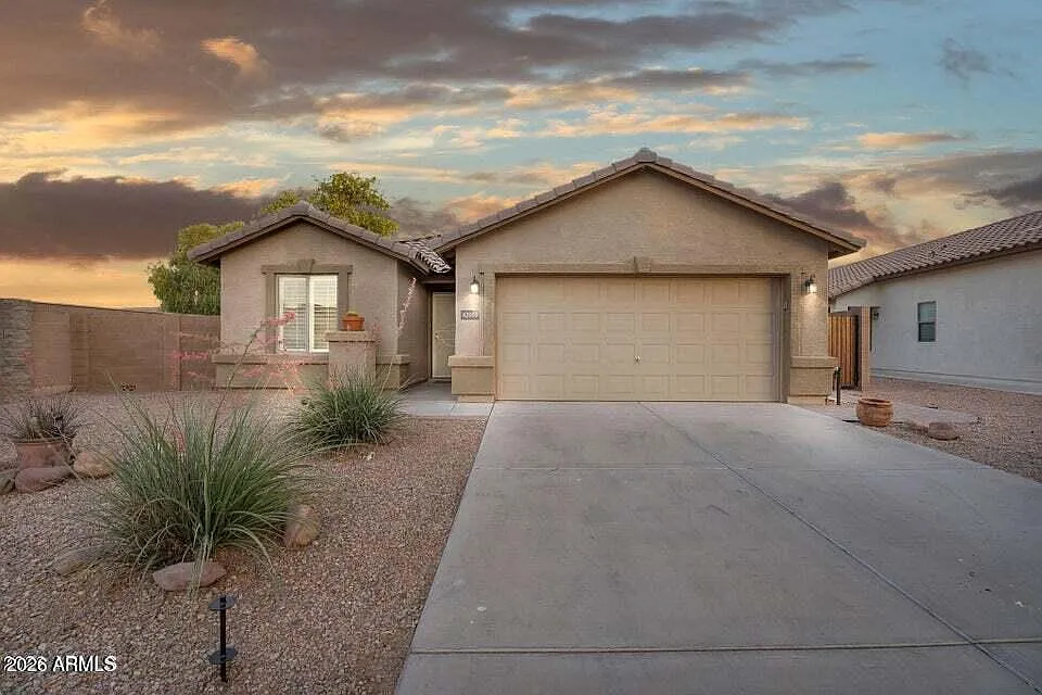42059 W Cheyenne Dr