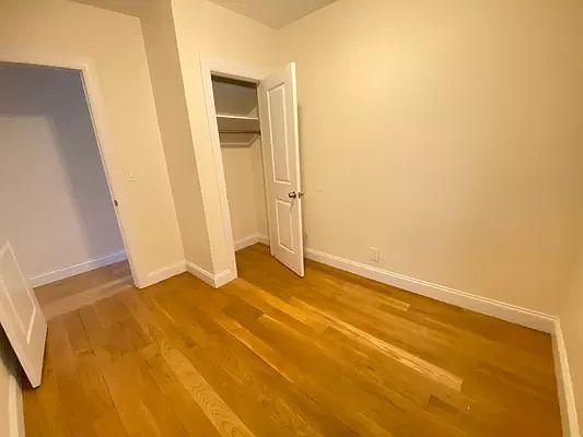 5th image of 3049 Crescent St #A2